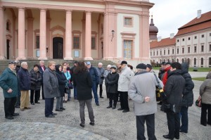 Gruppe im Hof kl